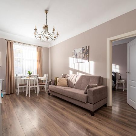 Stylish Latvian Classic 1-Bedroom Apartment Near City Center, Parks & Public Transport Links Ryga Zewnętrze zdjęcie