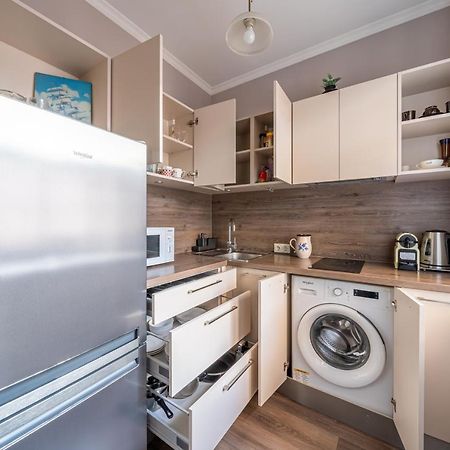 Stylish Latvian Classic 1-Bedroom Apartment Near City Center, Parks & Public Transport Links Ryga Zewnętrze zdjęcie