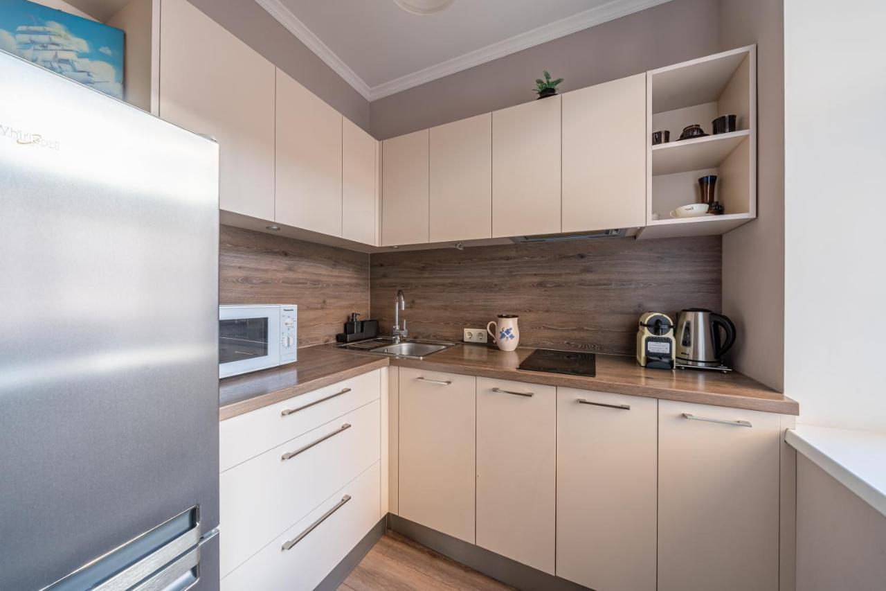 Stylish Latvian Classic 1-Bedroom Apartment Near City Center, Parks & Public Transport Links Ryga Zewnętrze zdjęcie