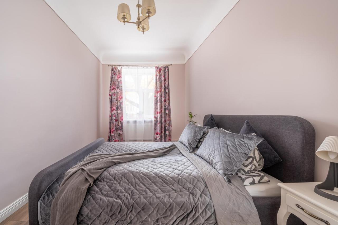 Stylish Latvian Classic 1-Bedroom Apartment Near City Center, Parks & Public Transport Links Ryga Zewnętrze zdjęcie