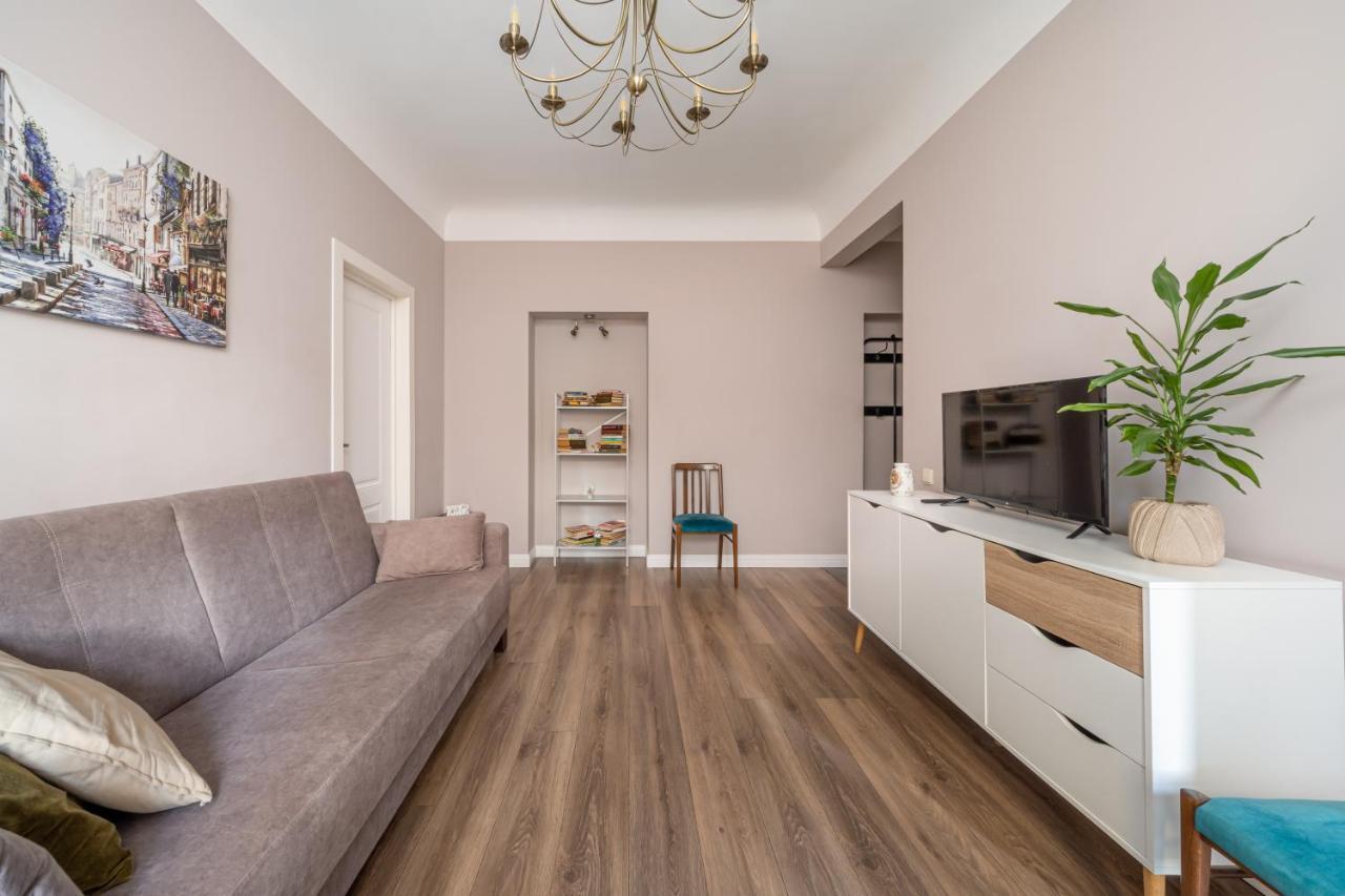 Stylish Latvian Classic 1-Bedroom Apartment Near City Center, Parks & Public Transport Links Ryga Zewnętrze zdjęcie