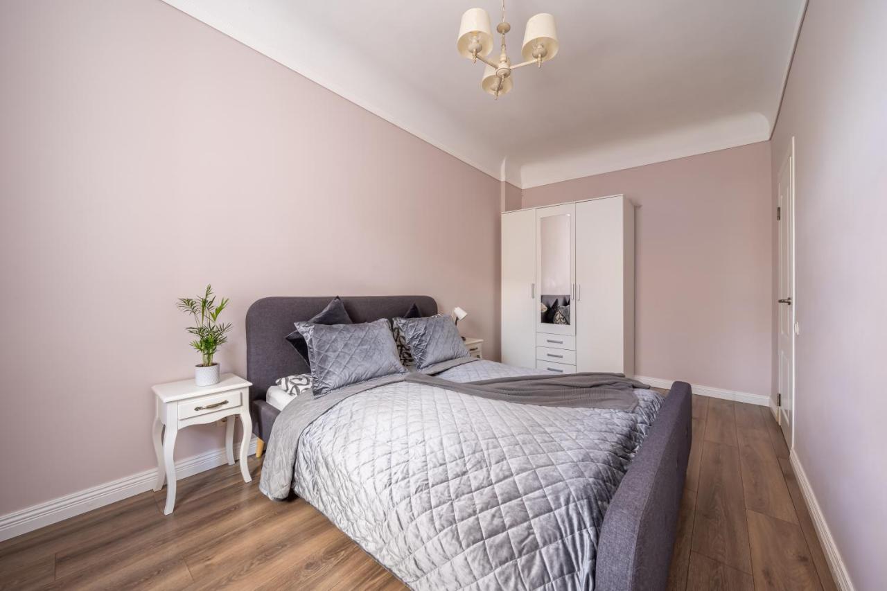 Stylish Latvian Classic 1-Bedroom Apartment Near City Center, Parks & Public Transport Links Ryga Zewnętrze zdjęcie