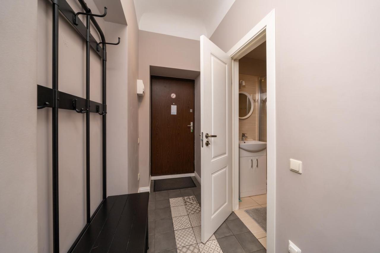 Stylish Latvian Classic 1-Bedroom Apartment Near City Center, Parks & Public Transport Links Ryga Zewnętrze zdjęcie