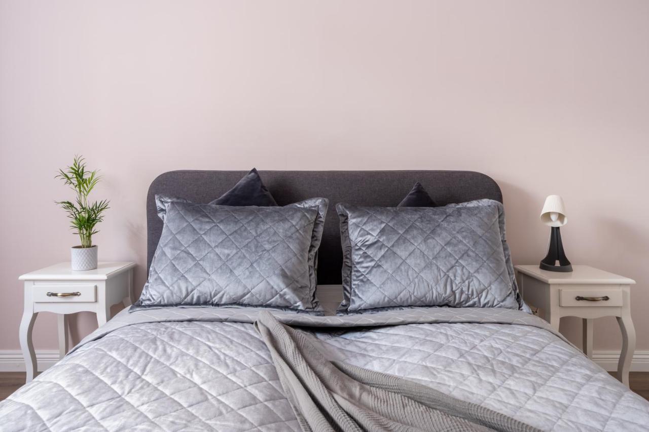 Stylish Latvian Classic 1-Bedroom Apartment Near City Center, Parks & Public Transport Links Ryga Zewnętrze zdjęcie