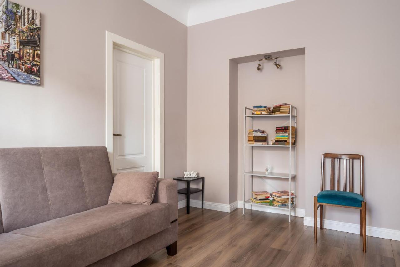 Stylish Latvian Classic 1-Bedroom Apartment Near City Center, Parks & Public Transport Links Ryga Zewnętrze zdjęcie