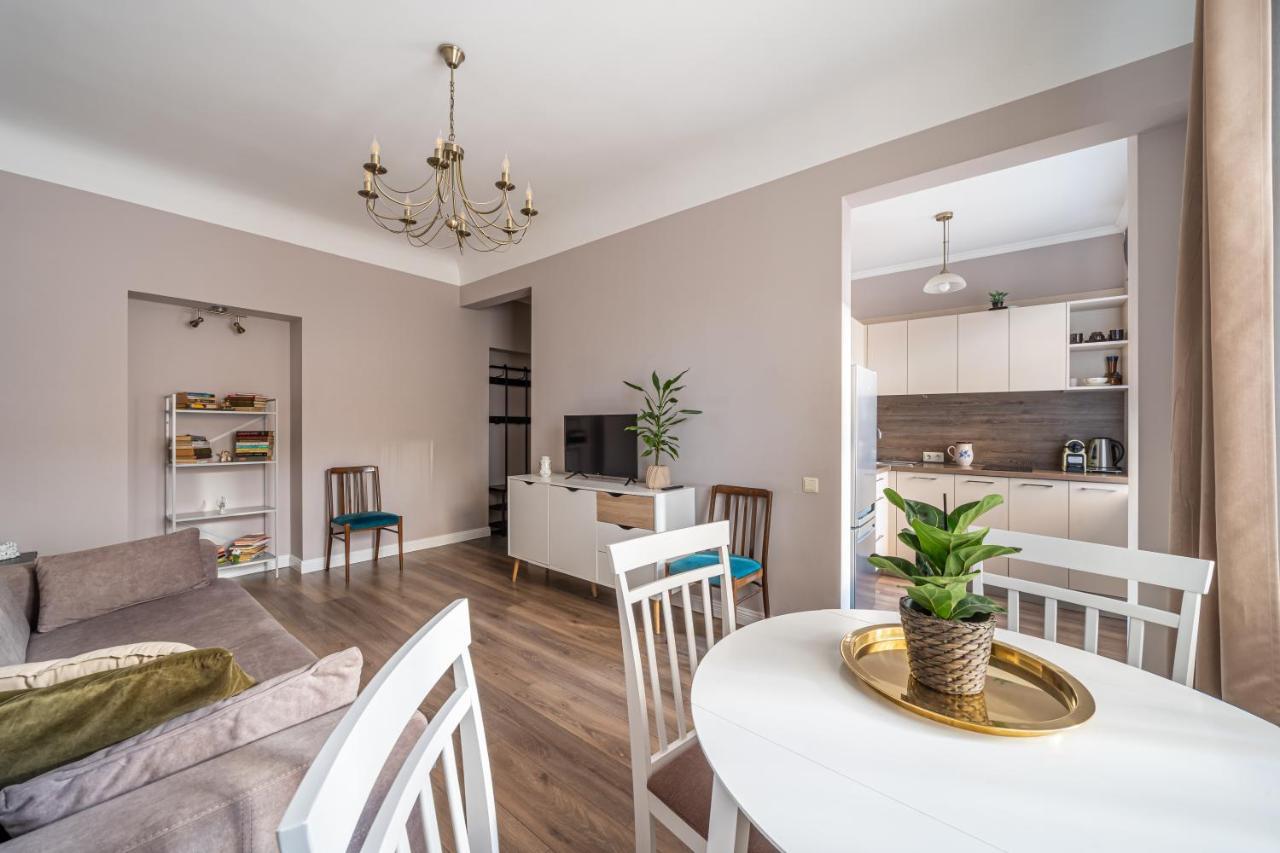 Stylish Latvian Classic 1-Bedroom Apartment Near City Center, Parks & Public Transport Links Ryga Zewnętrze zdjęcie