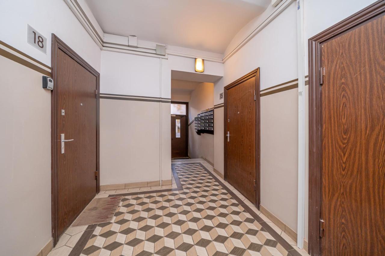 Stylish Latvian Classic 1-Bedroom Apartment Near City Center, Parks & Public Transport Links Ryga Zewnętrze zdjęcie